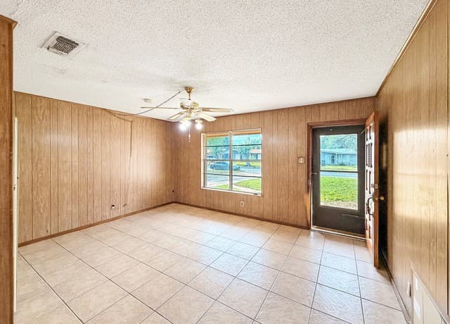 4-bedroom rental at 526 Wimberly Blvd in San Antonio, TX — photo 2