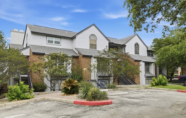 2-bedroom rental at 11311 Sir Winston St Unit 806 in San Antonio, TX — photo 2