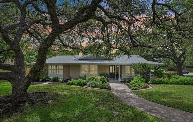 4-bedroom rental at 103 Tamworth in Castle Hills, TX — photo 1