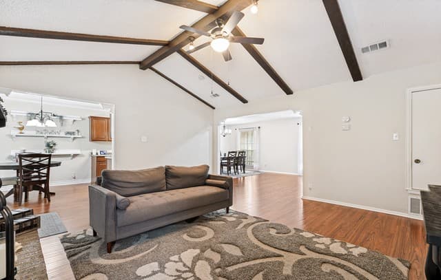 3-bedroom rental at 5927 Forest RDG in San Antonio, TX — photo 2
