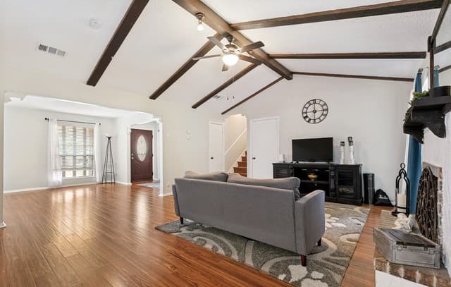 3-bedroom rental at 5927 Forest RDG in San Antonio, TX — photo 3