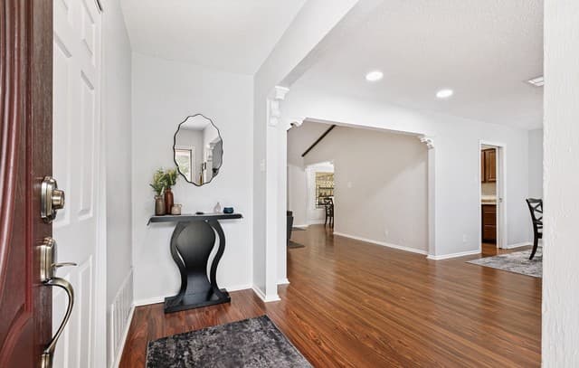3-bedroom rental at 5927 Forest RDG in San Antonio, TX — photo 4
