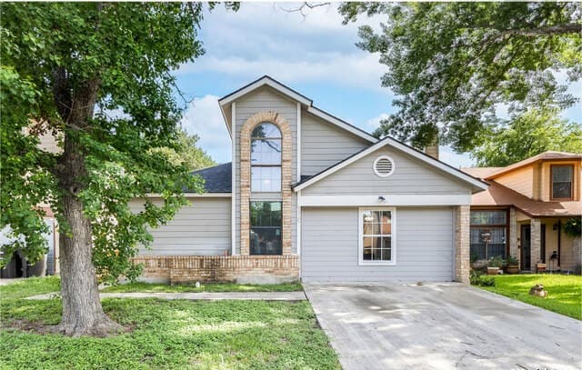 4-bedroom rental at 9330 Village Lance in San Antonio, TX — photo 1
