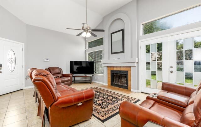 4-bedroom rental at 9330 Village Lance in San Antonio, TX — photo 3