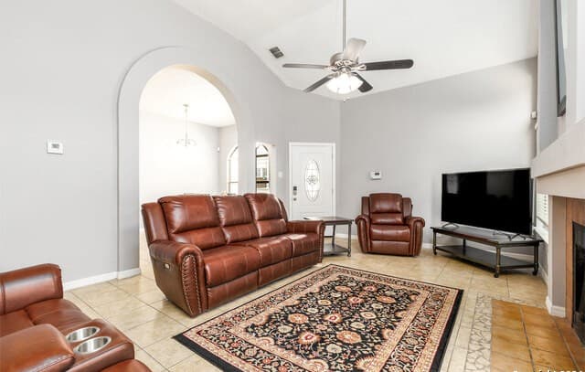 4-bedroom rental at 9330 Village Lance in San Antonio, TX — photo 4