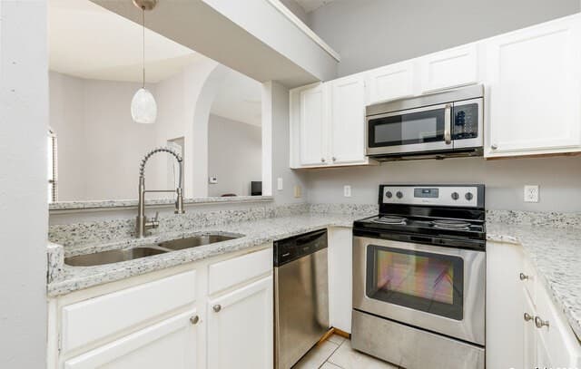 4-bedroom rental at 9330 Village Lance in San Antonio, TX — photo 5