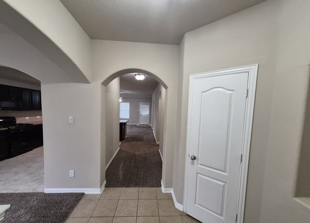 3-bedroom rental at 8915 Audubon Park in Converse, TX — photo 2