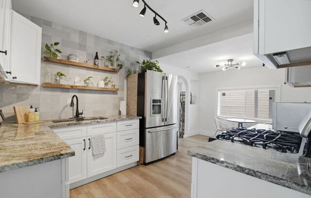 3-bedroom rental at 616 Willow in San Antonio, TX — photo 1