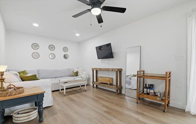 3-bedroom rental at 616 Willow in San Antonio, TX — photo 5