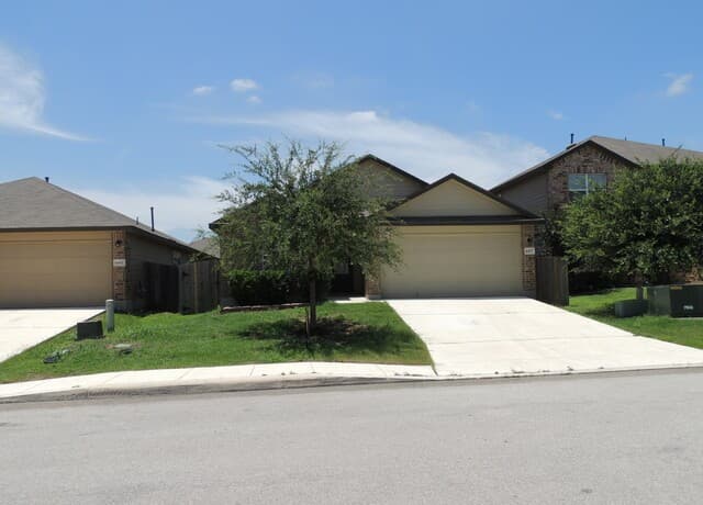 3-bedroom rental at 6437 Staccato Staff in San Antonio, TX — photo 1
