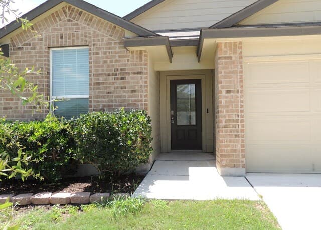 3-bedroom rental at 6437 Staccato Staff in San Antonio, TX — photo 4