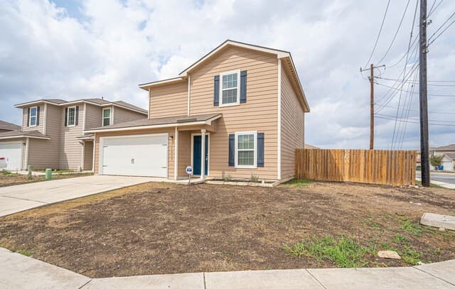 3-bedroom rental at 11803 Claudette in San Antonio, TX — photo 3