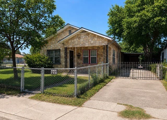 4-bedroom rental at 3007 W Gerald Ave in San Antonio, TX — photo 1