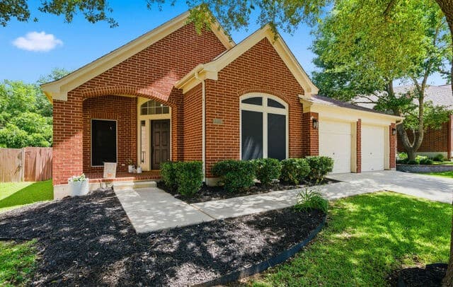 3-bedroom rental at 8910 Brae Bnd in San Antonio, TX — photo 1