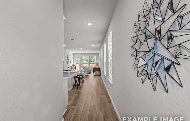 5-bedroom rental at 285 W Quill Dr Building 11 in San Antonio, TX — photo 1