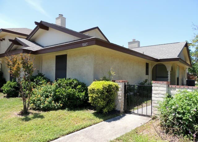 2-bedroom rental at 5845 Royal Bnd in San Antonio, TX — photo 1