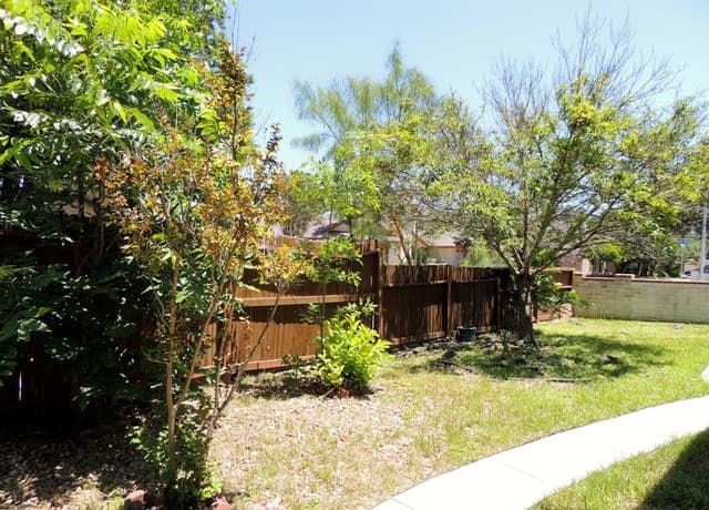 2-bedroom rental at 5845 Royal Bnd in San Antonio, TX — photo 3