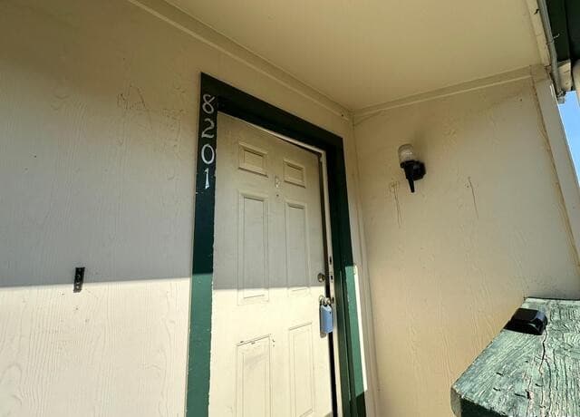 1-bedroom rental at 4949 Hamilton Wolfe Rd in San Antonio, TX — photo 2