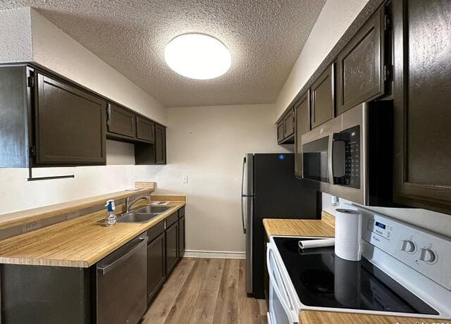 1-bedroom rental at 4949 Hamilton Wolfe Rd in San Antonio, TX — photo 3