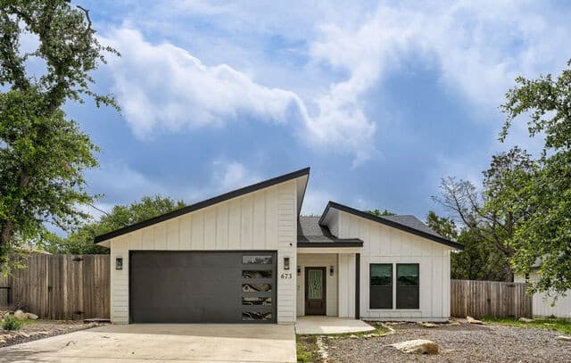 3-bedroom rental at 673 Mockingbird Cv in Spring Branch, TX — photo 1