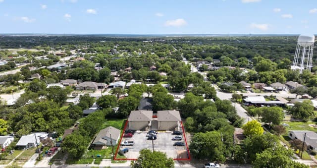 rental at 926/930 Drury Lane in San Antonio, TX — photo 1