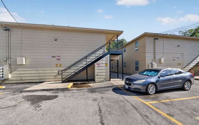 rental at 926/930 Drury Lane in San Antonio, TX — photo 2