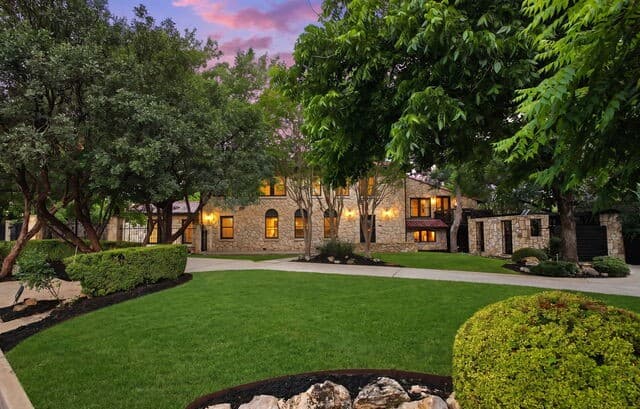 5-bedroom rental at 103 Park Hill in San Antonio, TX — photo 2