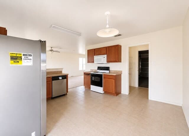 3-bedroom rental at 4342 Southton Way in San Antonio, TX — photo 5