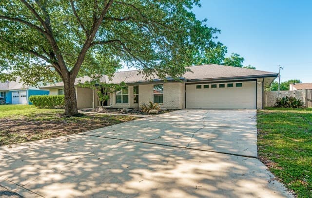 3-bedroom rental at 654 Richfield in Windcrest, TX — photo 3