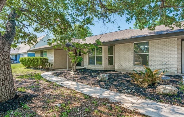 3-bedroom rental at 654 Richfield in Windcrest, TX — photo 4