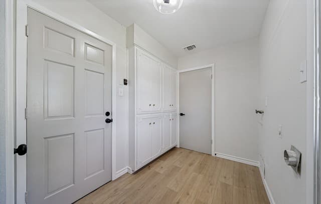3-bedroom rental at 654 Richfield in Windcrest, TX — photo 5