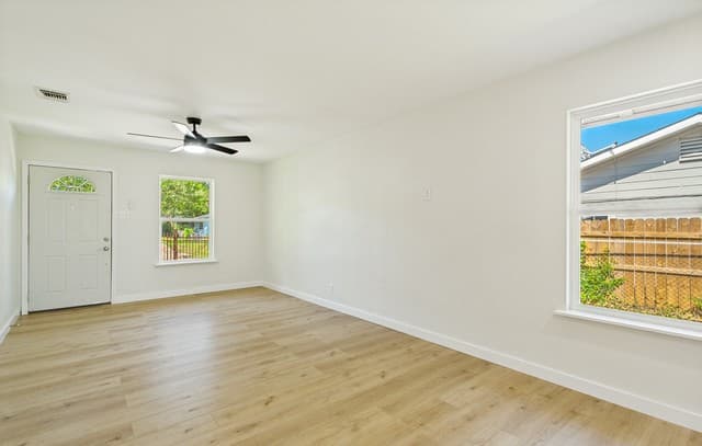 3-bedroom rental at 5131 Little Creek in San Antonio, TX — photo 3