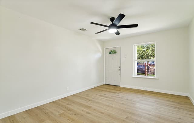 3-bedroom rental at 5131 Little Creek in San Antonio, TX — photo 4