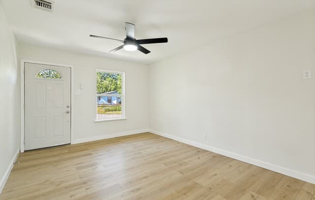 3-bedroom rental at 5131 Little Creek in San Antonio, TX — photo 5