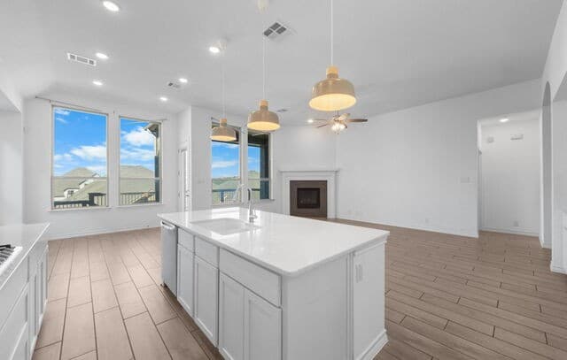 4-bedroom rental at 22923 Bear Riv in San Antonio, TX — photo 5