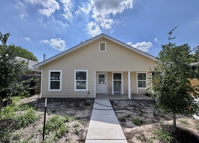 3-bedroom rental at 159 N San Gabriel Ave in San Antonio, TX — photo 1