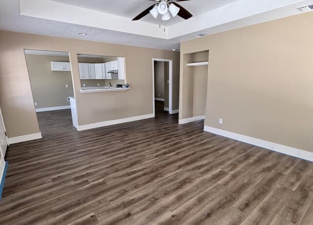 3-bedroom rental at 159 N San Gabriel Ave in San Antonio, TX — photo 2
