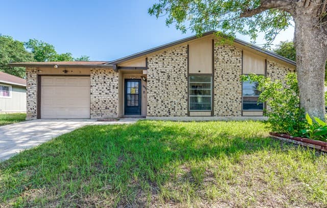 3-bedroom rental at 4243 Apple Tree in San Antonio, TX — photo 1
