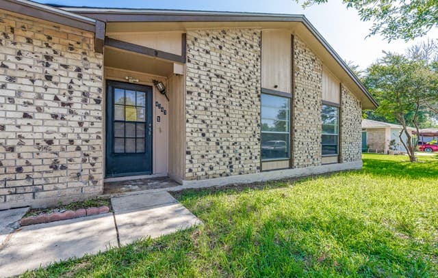 3-bedroom rental at 4243 Apple Tree in San Antonio, TX — photo 2