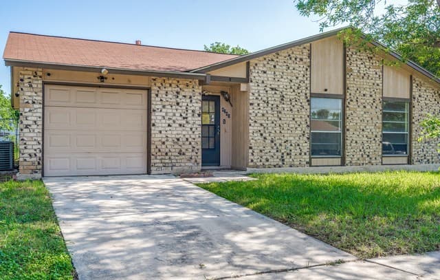 3-bedroom rental at 4243 Apple Tree in San Antonio, TX — photo 3