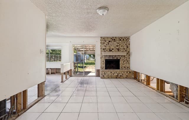 3-bedroom rental at 4243 Apple Tree in San Antonio, TX — photo 4