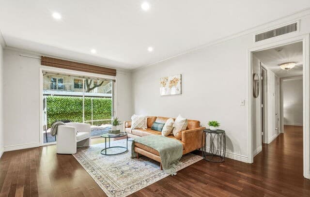 2-bedroom rental at 7711 Broadway Unit 7B in San Antonio, TX — photo 1