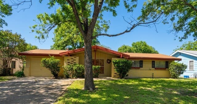 4-bedroom rental at 5039 Galahad Dr in San Antonio, TX — photo 2