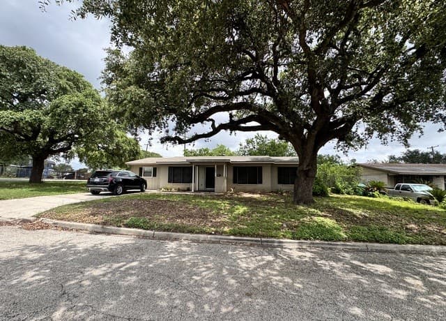 3-bedroom rental at 107 Sabyan Dr in San Antonio, TX — photo 1