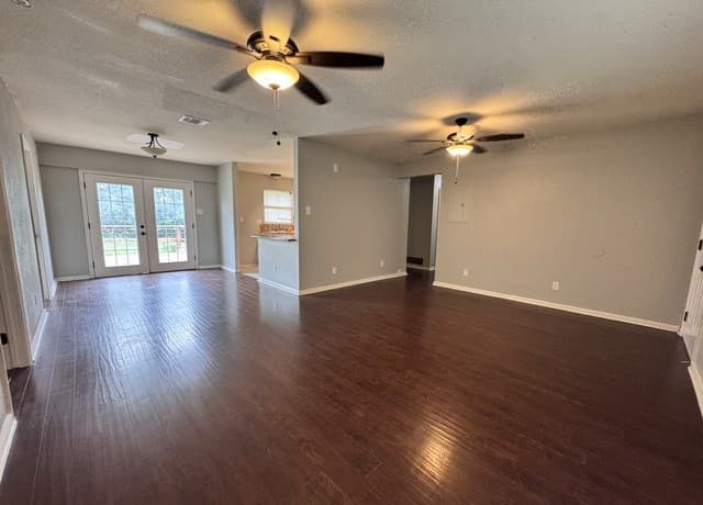 3-bedroom rental at 107 Sabyan Dr in San Antonio, TX — photo 5