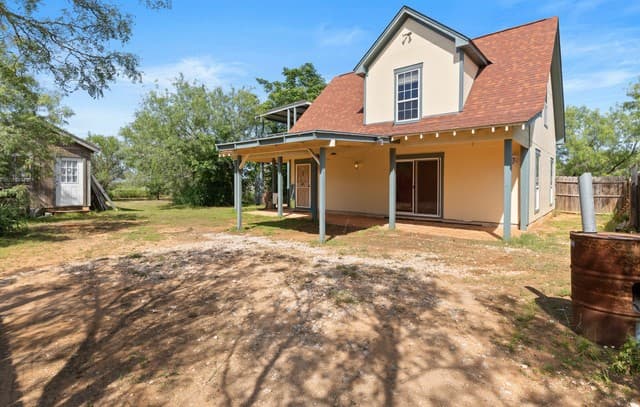 3-bedroom rental at 90 County Road 308a in Jourdanton, TX — photo 1