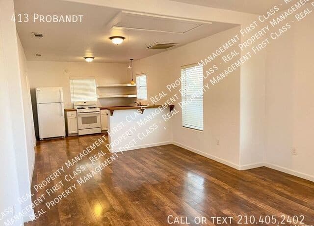 2-bedroom rental at 413 Probandt in San Antonio, TX — photo 2