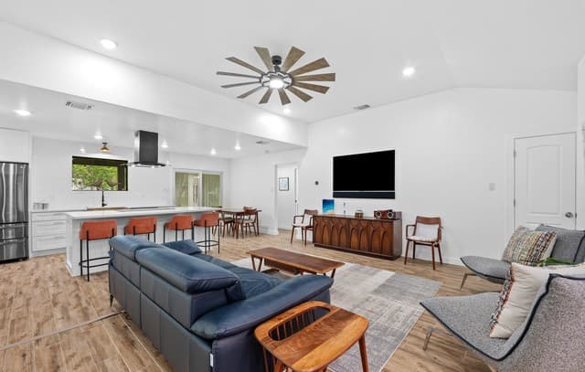 3-bedroom rental at 212 Shadywood in Boerne, TX — photo 2