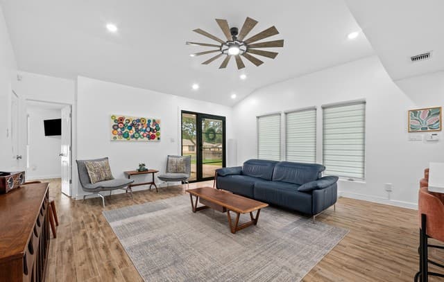 3-bedroom rental at 212 Shadywood in Boerne, TX — photo 4