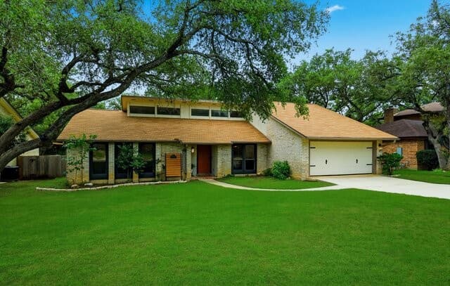 3-bedroom rental at 14203 Rocky Pine Woods St in San Antonio, TX — photo 2